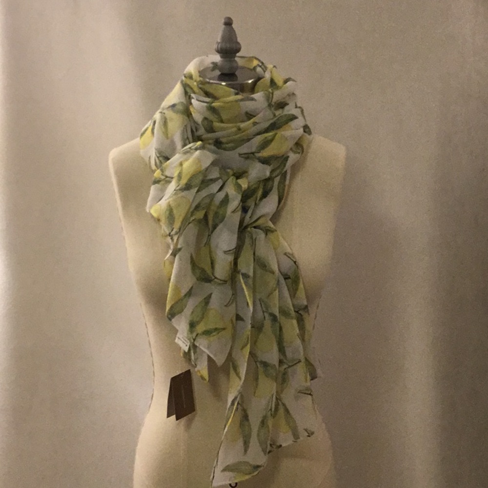 NWT Francesca’s Lemon Scarf